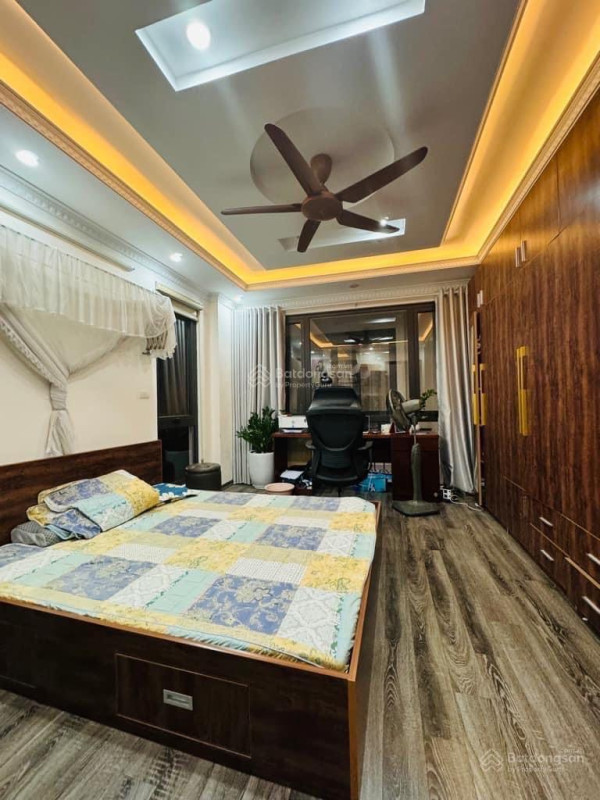 Chính chủ cần bán căn nhà ngõ 58 Nguyễn Khánh Toàn 5 tầngx35m2, gần phố 70m ra ô tô 0976388663